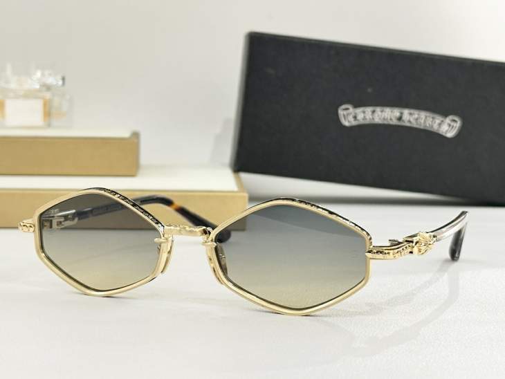 Picture of Chrome Hearts Sunglasses _SKUfw76704346fw
